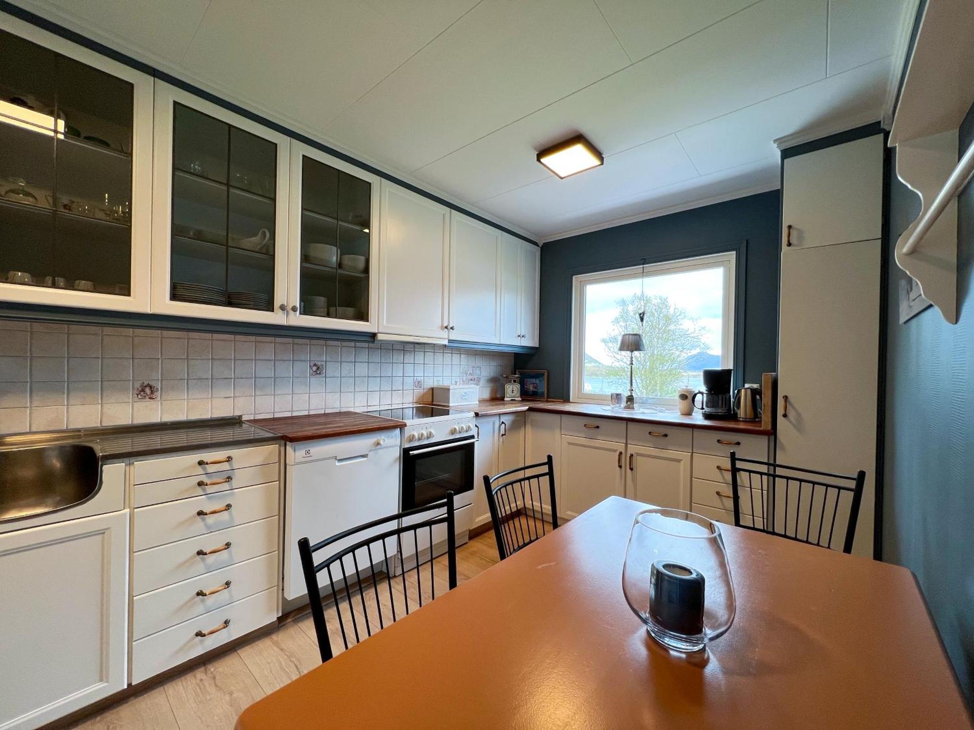 Midt I Lofoten Alstad  Luaran gambar